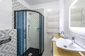 Apartament Podróżniczy z prywatną Sauną blisko Elementsa - 5D Apartments - Image 3
