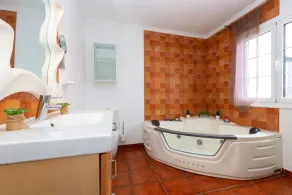 Nuova casa di lusso con grande piscina privata riscaldata con acqua salata biologica - Image 2