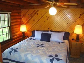 Lakefront Log Home auf 1. 5 Gated Acres W / 130 Sixty Foot Oaks! - Image 2