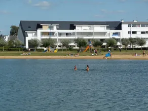 Charmerende lejlighed ved foden af ​​havvand, tæt på indkøbsmuligheder. - Image 3