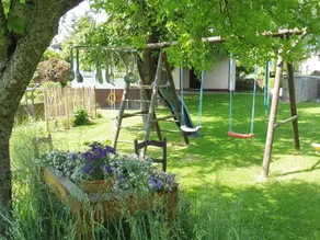 Apartment with terrace and pool in the garden - Image 2