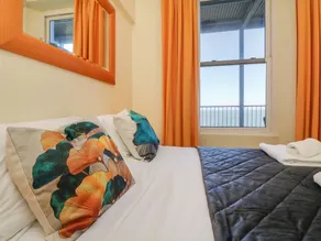 Val's Seaview - Image 3