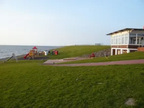 Detached holiday home in Eckwarderhörne, with unobstructed views of the dike - Image 2