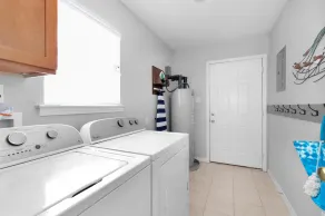 Cheerful home near OWA amusement & sports complex - Smoke free property - Image 2