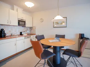 1-room vacation apartment with sea view and balcony - Image 4