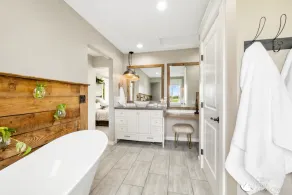 3 Acres Remodeled Home With Hot Tub Walking Distance to Beach! Garden & Fire Pit - Image 5