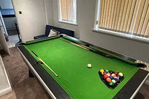 Cozy Derby 4 Bed House With Hot Tub & Games Room - Image 4