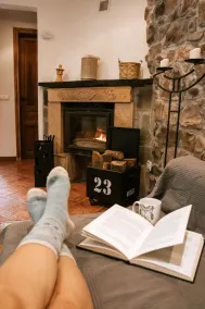 Jacuzzi dans la chambre avec vue sur la montagne, barbecue et cheminée - Image 2