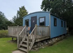 Tranquil Cabin Retreat- Sleeps 2, Parking - Image 5