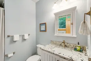 Waterfront home with amazing sound and mountain views - AC, kayaks, washer/dryer - Image 3