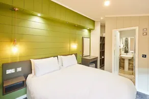 Host & Stay - Eller Beck, The Cabin In The Woods - Image 5