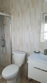 Ny på markedet! Nyrenoveret 3BR / 2BA med stor opvarmet saltvands pool! - Image 4
