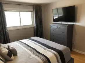 Niagara Executive Luxury - HUGE, Warm, Cozy and Clean 3 Bed, 1 Bath SuiteStay - Image 5