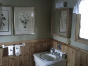 Waterfront Lakefront Cottage, Sleeps 6. Parking. - Image 2