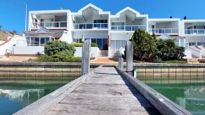 Mandurah Canal Holiday Home with own jetty! Boats! Crabs! Dolphins! - Image 4