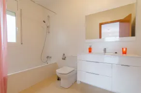 Club Villamar - Grande et accueillante située dans un quartier résidentiel, avec piscine privée e... - Image 2