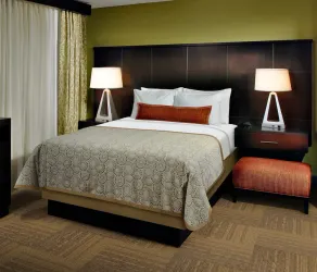 Cozy King Suite | FREE Breakfast + Laptop-friendly - Image 4