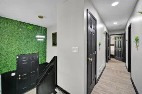 **Spacious 8 beds home 15 mins from Downtown*** - Image 2