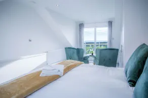 Oasis - 2 Bedroom Apartment - Ocean Breeze - Image 5