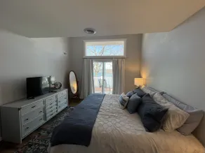 Beautifully Updated 3 BR Condo with Amazing Lake Views, Pool and Dock - Image 4