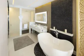 Los Cabos - Luxury 2-BR Suite, Ocean View, 1-King, 2-Queens, Discounted 20-30% - Image 3