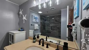 Studio au bord de l'eau avec deux piscines, grilles, animaux acceptés et bordereau de bateau disponible - Image 2