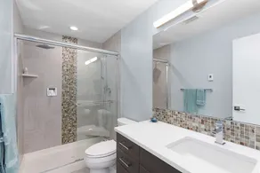 Decorated TownHome in Ballard with rooftop!!! - Image 3