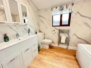 3 Bedroom lodge with hot tub - Image 4