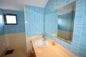 Nuova Villa indipendente di lusso con 4 letti, completa / attrezzata, 8 posti letto, giardino privato / piscina riscaldata - Image 3
