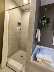 Perfect Getaway★ King Suite★Private Hot Tub★Fire Pit - Image 4