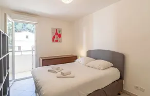 1 bedroom apartment Near Monaco Train Station - Image 5
