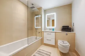 Large Modern 1 Bedroom Apartment (767 sq ft) in a New Build - Image 3
