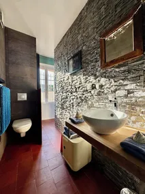 Beautiful architect-designed house with swimming pool, a blend of classic and modern - Image 2