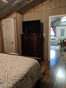 Private cabin located on 7 acres in the country - Image 4
