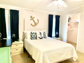 Perfect getaway-waterfront- private Dock-Pet available - Image 5