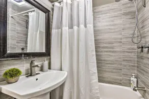 Inviting Waikiki Grand Hotel Room One Block to Beach! - Image 5