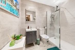 Luxury Leicester Apartment Retreat - Image 4