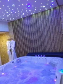 Le Ptit Spa de L'Abbaye Suite love et Spa privé - Image 2