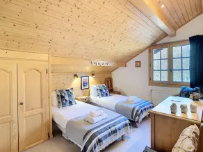 Beautiful chalet, large private garden, 5 minutes walk to ski lifts and lac bleu - Image 3