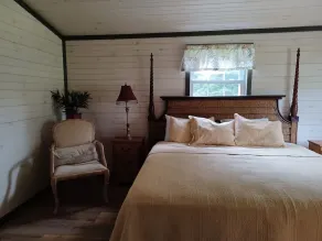 Country cabin in horse country - Image 4
