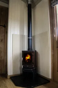 Rose -  a shepherds hut that sleeps 2 guests  in 1 bedroom - Image 2