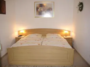 Ferienwohnung 45 m², 3 Sterne, Schlafzimmer, Wohnraum, Küche, Dusche/WC, Balkon, Sat-TV, WLAN, max 2 Personen, max. 2 Hunde - Image 4