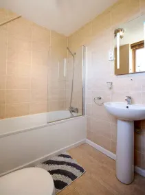 Spacious family accommodation - Image 3