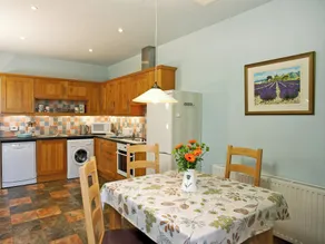 1 bedroom accommodation in Forth - Image 5
