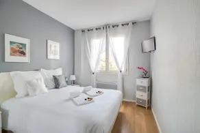 GuestReady - Chic and convenient near the train - Image 5