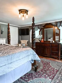 Enjoy your stay in an antique home in an antique toy museum! - Image 5
