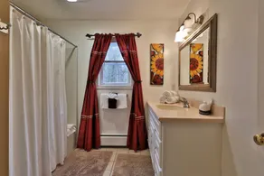 The Tanglewood Lodge- Amazing Ski Home for Groups, Hot Tub, Close to Killington Resort! home - Image 4