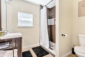Family-sized 3-BR Home by Downtown Dallas & Art District - Image 2