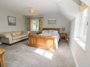 WEST FARM, family friendly, with a garden in Caister-On-Sea - Image 4