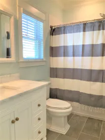 Beautiful new home, professionally decorated with pool close to town and beach - Image 3
